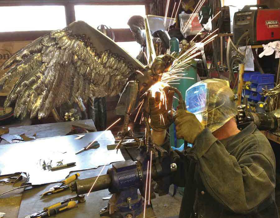 全球钣金新闻-金属制造狂：焊工制作动物的金属钣金-石家庄冯岩文化传播有限公司